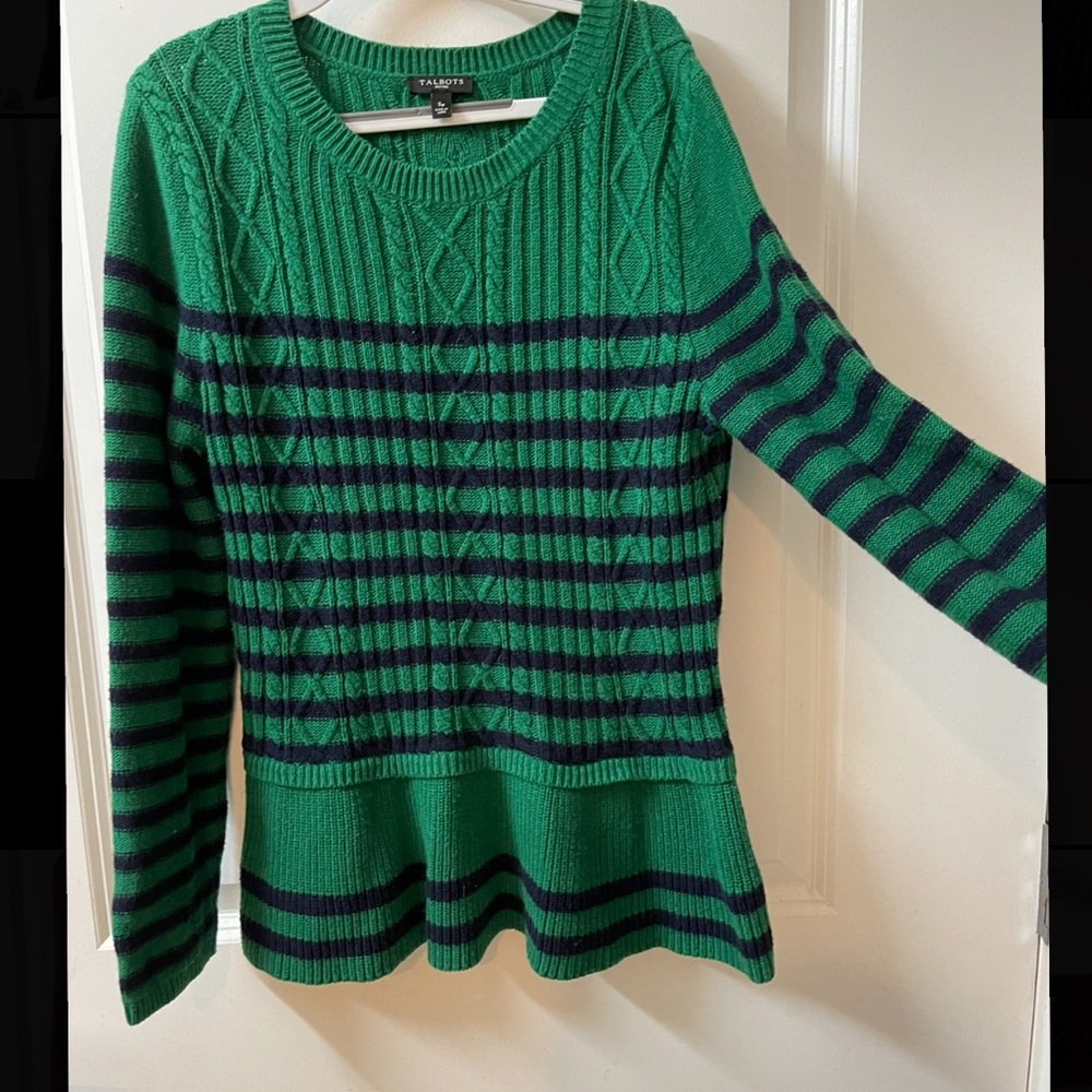 Talbots
Pull over sweater
Sm petite 
XS PETITE